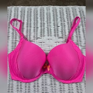NWOT 32 DD Victoria's Secret Demi- Buste Pink Lace Trim Bra